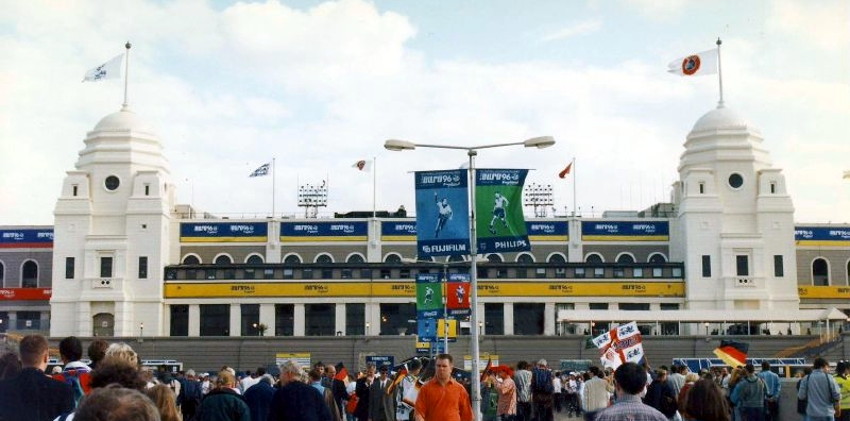 euro 1996 wembley twin towers