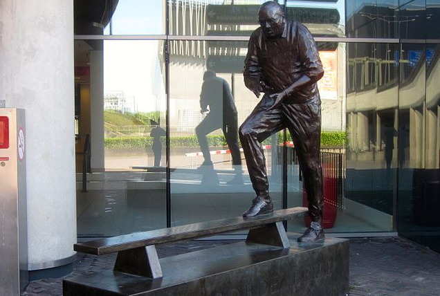 Statue of Bobby Haarms