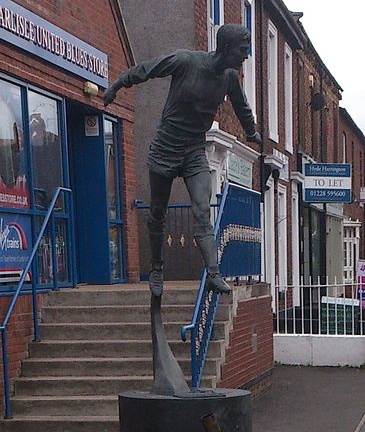 Hughie McIlmoyle statue