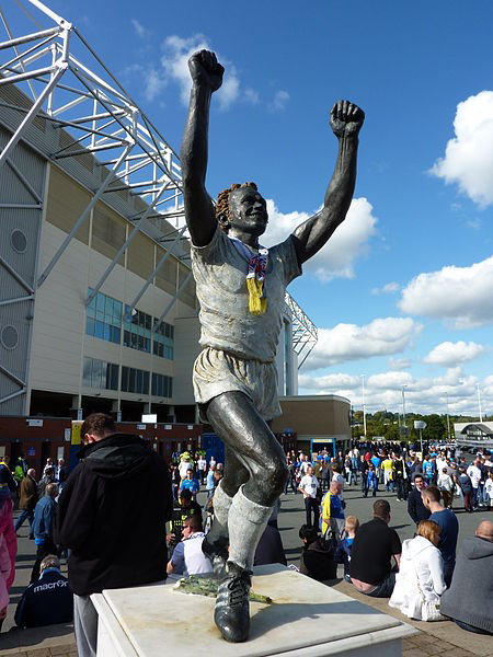 Billy Bremner statue